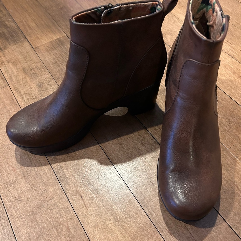 b.o.c. Classic Brown Ankle Booties
